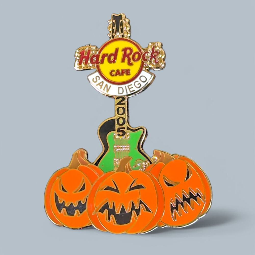 Hard Rock Pin 2005 San Diego Halloween 3 Head Pumpkin Guitar Jack O Lantern